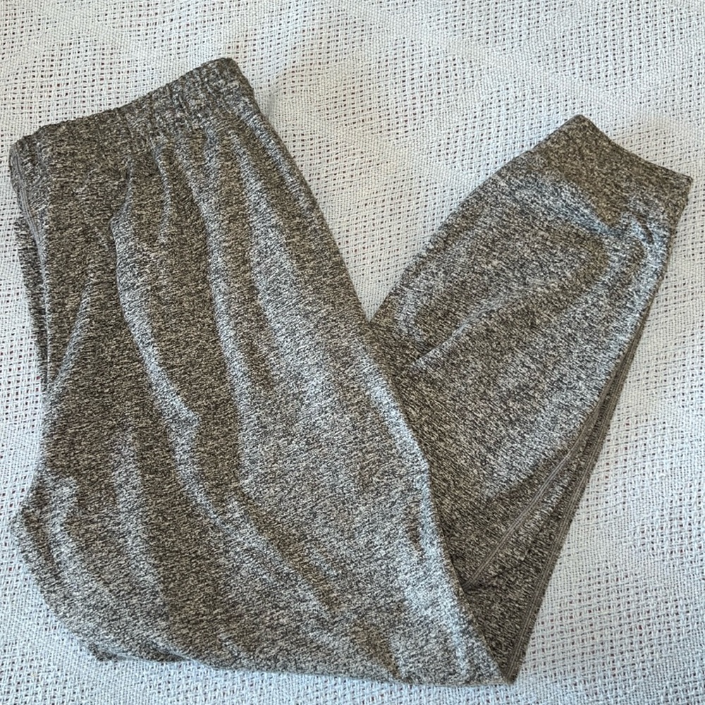2037. Vuori Performance Joggers
